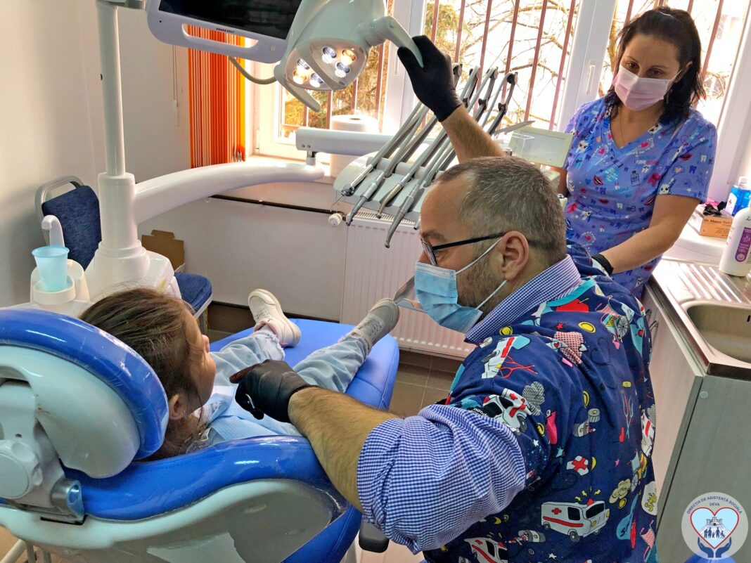 DEVA: PESTE 5.500 DE LEI DE LA BUGETUL LOCAL PENTRU CABINETELE STOMATOLOGICE ȘCOLARE