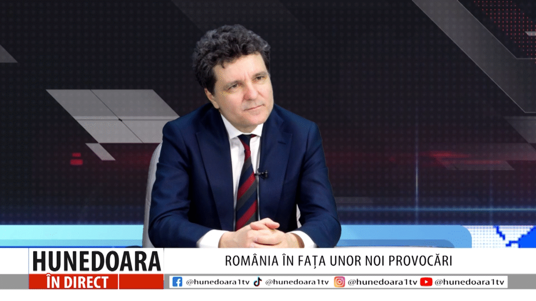 JUDECĂTORII C.C.R. I-AU ÎNMÂNAT OFICIAL MANDATUL DE PREȘEDINTE LUI NICUȘOR DAN