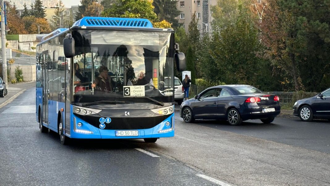 DIN LUNA IULIE, SE SCUMPESC BILETELE DE AUTOBUZ ÎN DEVA, DUPĂ TREI ANI DE STAGNARE, BILETELE VOR COSTA CU 50 DE BANI MAI MULT