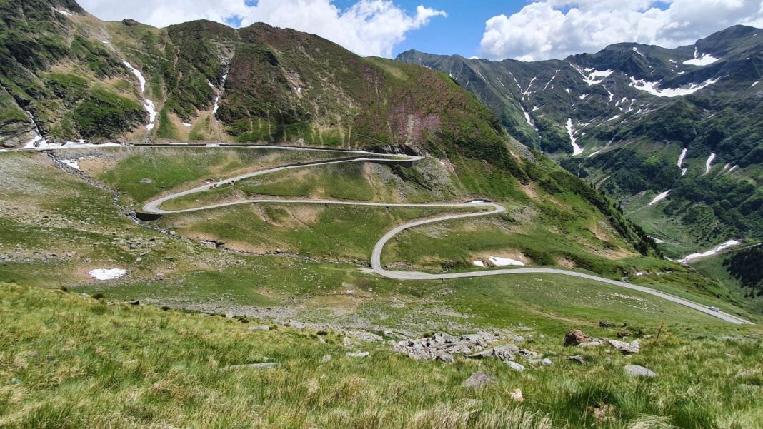 S-a redeschis, astăzi, circulația rutieră pe Transalpina și Transfăgărășan