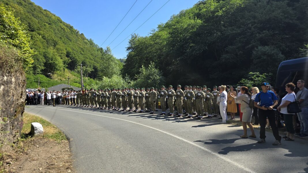 OMAGIU ETERN EROILOR DE LA DUPĂPIATRĂ! DUMINICĂ A AVUT LOC „ÎNTÂLNIREA MOȚILOR CU ISTORIA”, EVENIMENT AJUNS LA CEA DE-A 53-A EDIȚIE