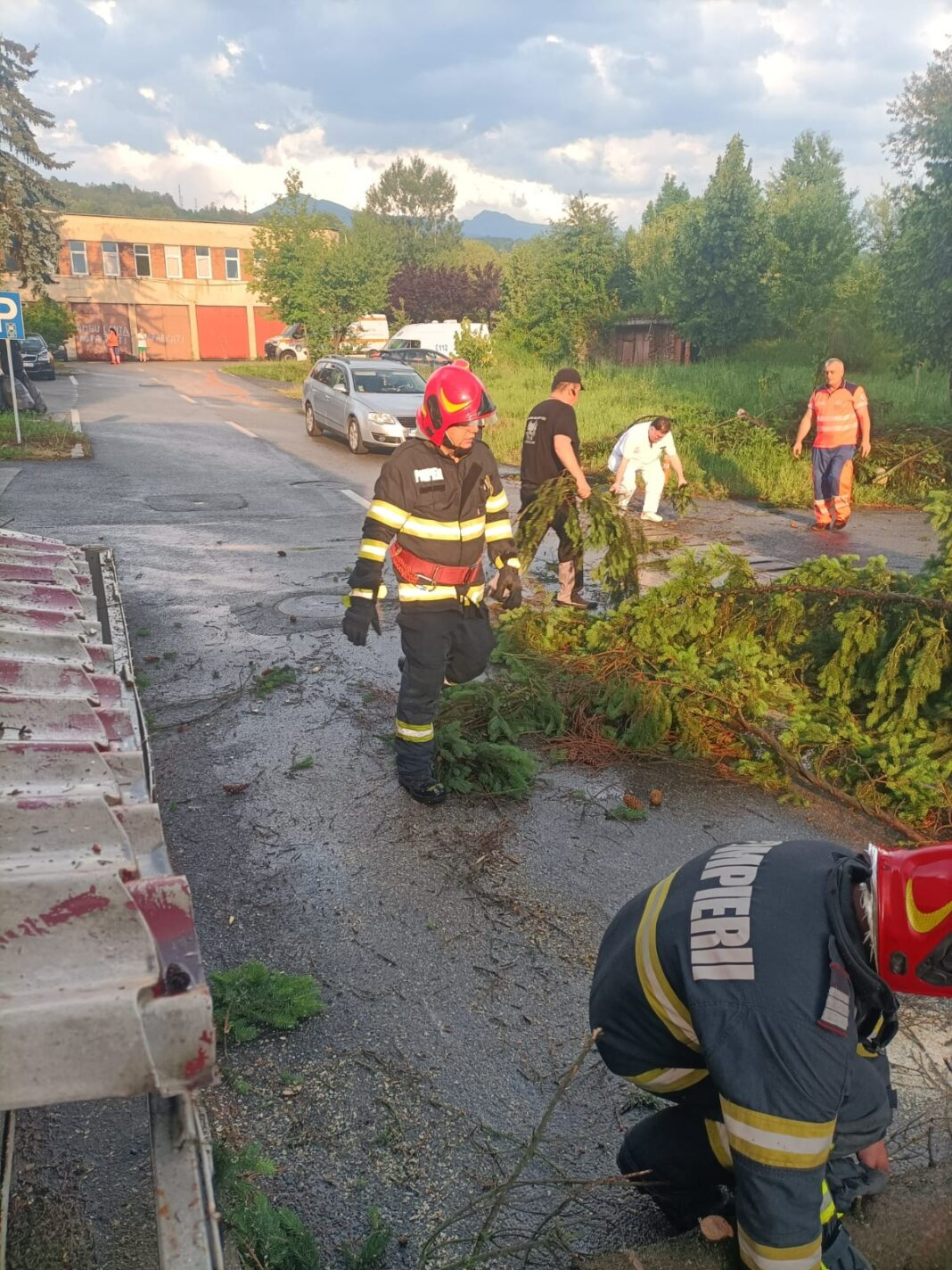 EFECTELE FURTUNII, ÎN JUDEȚUL HUNEDOARA – POMPIERII HUNEDORENI AU INTERVENIT ÎN 23 DE SITUAȚII DE URGENȚĂ. O INTERVENȚIE LA FIECARE OPT MINUTE!