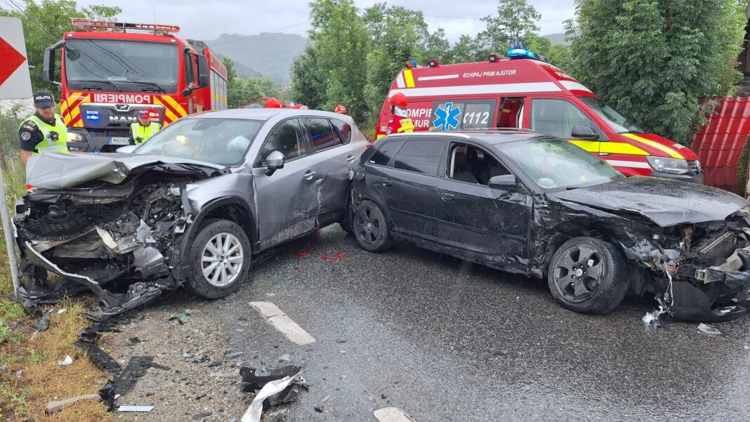 Trei persoane au fost rănite în urma unui accident rutier