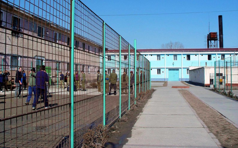 Fără scăpare! Condamnați depistați de polițiști și duși la închisoare