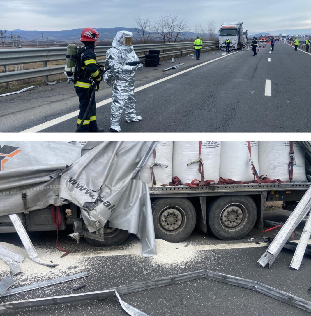 Autostradă, „tratată” cu îngrășământ. Circulația rutieră a fost oprită mai multe ore