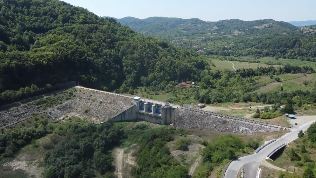 BARAJUL DE LA MIHĂILENI NU POATE PRODUCE ENERGIE ELECTRICĂ ȘI… MOȚII DIN BRAD, CRIȘCIOR ȘI VAȚA LĂSAȚI DE UN ONG FĂRĂ REZERVE DE APĂ ȘI FĂRĂ PROTECȚIE IMPOTRIVA INUNDAȚIILOR