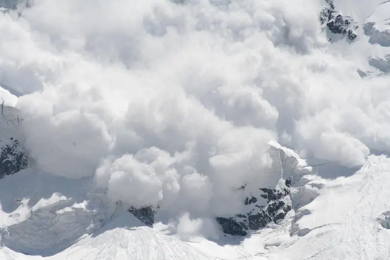 ALERTA ÎN RETEZAT – PERICOL MAJOR DE AVALANȘE TEMPERATURI ÎN CREȘTERE ȘI UN NOU VAL DE FRIG CRESC EXPONENȚIAL RISCUL DE PRĂBUȘIRE A ZĂPEZII PE PANTELE MONTANE