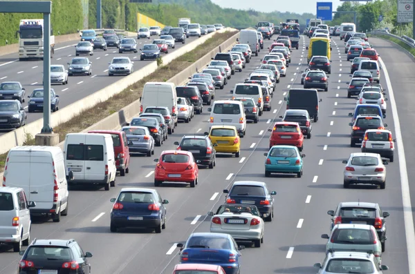 Începând cu 1 iulie 2026, activitatea de verificare a cunoașterii regulilor de circulație pentru reducerea perioadei de suspendare a permisului de conducere se desfășoară în cadrul Serviciului Public Comunitar Regim Permise de Conducere și Înmatriculare a Vehiculelor Hunedoara