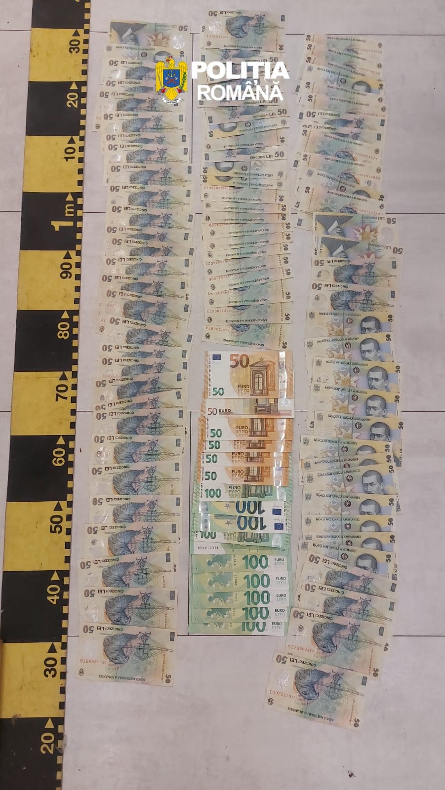 15 percheziții domiciliare într-un dosar privind infracțiuni de camătă și proxenetism