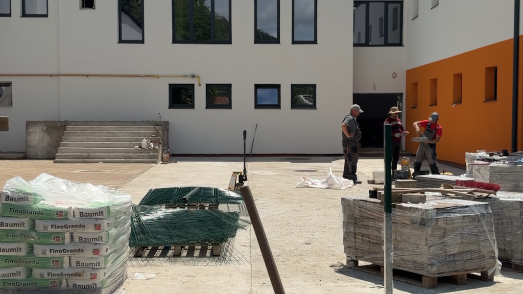 INVESTIȚII EUROPENE ÎN ȘCOLILE ȘI GRĂDINIȚELE DIN DEVALUCRĂRILE DE MODERNIZARE LA GRĂDINIȚA NUMĂRUL 7 DIN DEVA, APROAPE DE FINAL
