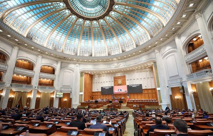 LEGEA DECARBONIZĂRII A TRECUT DE DEPUTAȚI