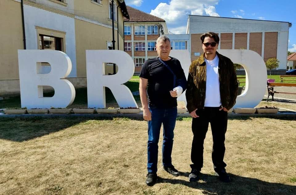 Selly și echipa „Fugiți de-acasă” au ajuns la Brad. Orașul din Țara Zarandului, promovat pentru potențialul său turistic