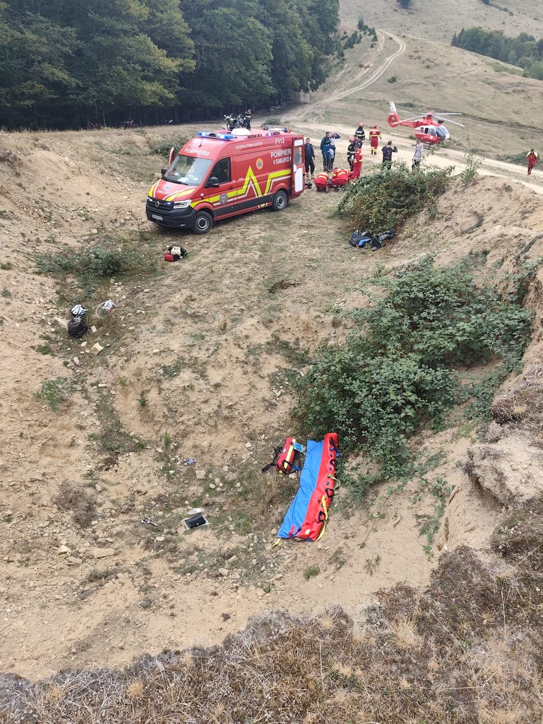 Accident grav în Romos: Motociclist rănit pe un teren viran, preluat de elicopterul SMURD
