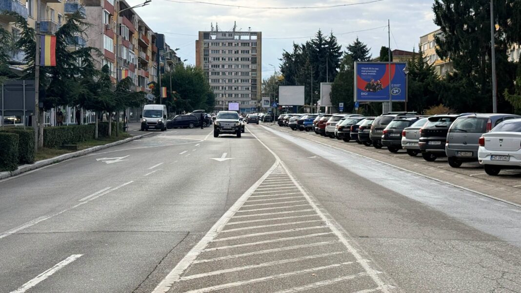 PRIMĂRIA MUNICIPIULUI DEVA ȘI SERVICIILE DE SPECIALITATE CONTINUĂ ACȚIUNILE DE IGIENIZARE ȘI TRASARE A LOCURILOR DE PARCARE